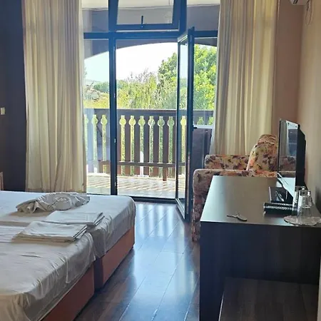 Ξενοδοχείο семеен звезда 3*